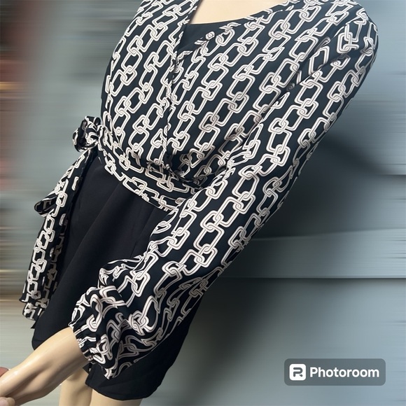 Chain Print Wrap Blouse - Black and White - Picture 3 of 3